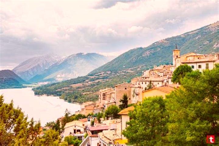 Lucy, 34 — Escort in Villetta Barrea, Italy