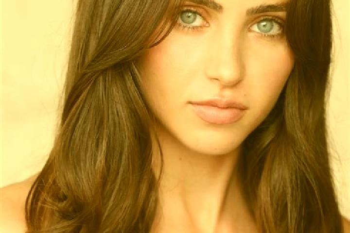 Lucy, 35, a red brown-eyed european companion based in Avranches. Offering CIM, Duos, Tantra. Available for incall and outcall, day and evening dates.
