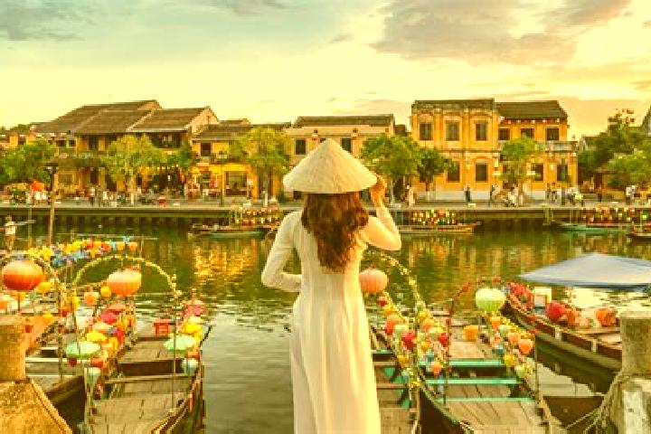 Lucy, 35 — Escort in Di An, Vietnam
