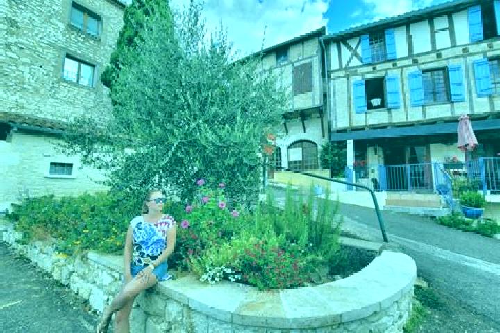 Lucy, 35 — Escort in Montaigu-de-Quercy, France