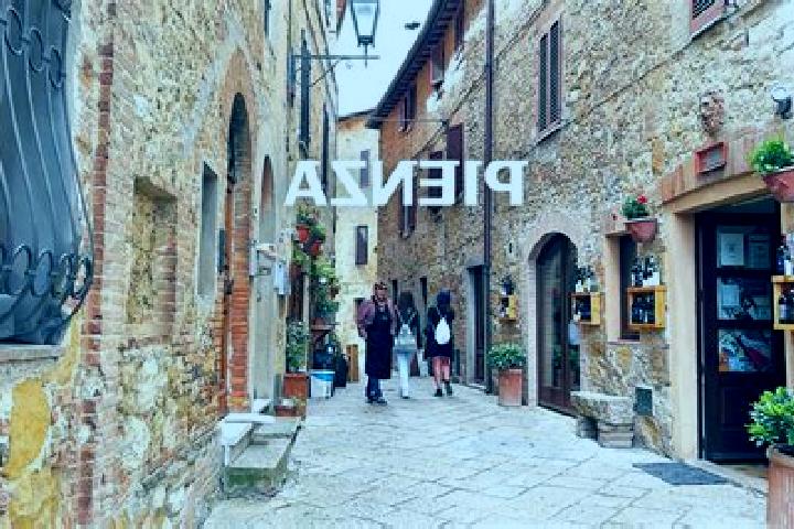 Lucy, 35 — Escort in Murello, Italy