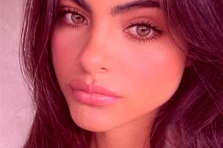 Lucy, 36, a brunette dark-eyed middle eastern companion based in Vaux-le-Penil. Offering Dinner Date, Deep French Kissing, Prostate Massage, Girlfriend Exper...