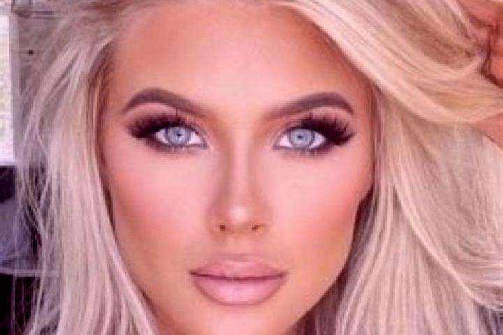 Lucy, 36, a platinum blonde grey-eyed latina companion based in Schwerte. Offering GFE, Deep French Kissing, Striptease. Available for incall and outcall, da...