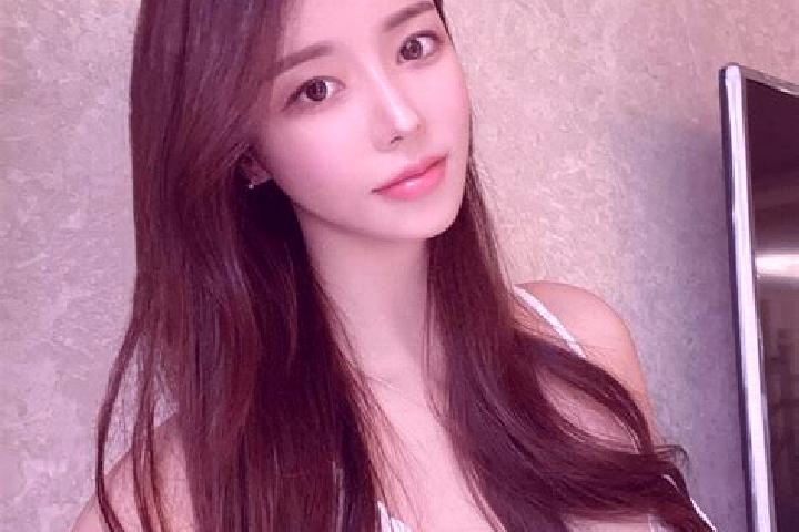Lucy, 36 — Escort in Cikomara, Indonesia