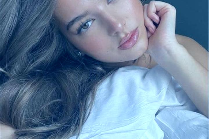 Lucy, 37, a brunette hazel-eyed latina companion based in Kamenice. Offering CIM, Fetish, Travel Companion, A-Level. Available for incall and outcall, overni...