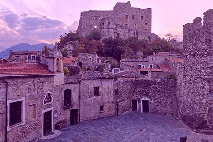 Lucy, 37 — Escort in Castelvecchio di Rocca Barbena, Italy