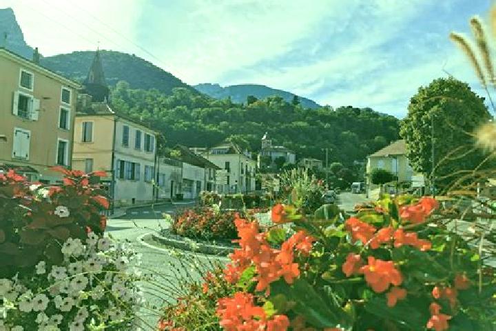 Lucy, 37 — Escort in Cornillon, France