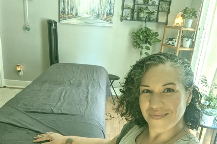 Lucy, 38, a chestnut amber-eyed ebony companion based in Taquaral de Goias. Offering GFE, Massage, CIM. Available for incall and outcall, day and evening dates.