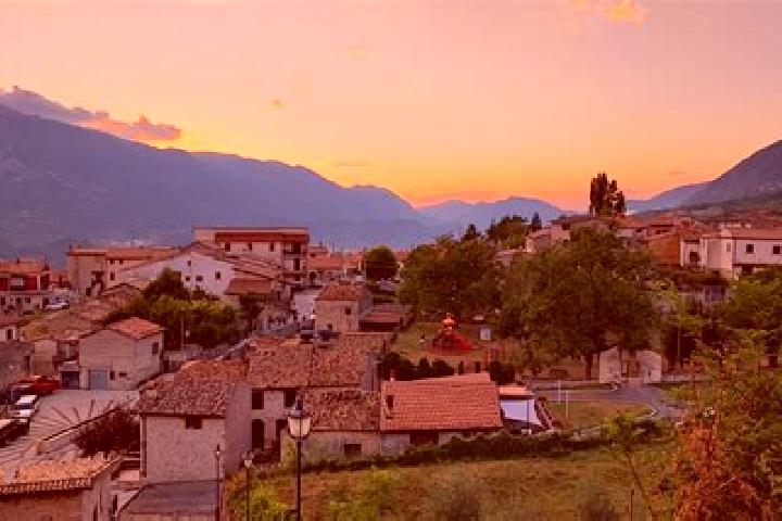 Lucy, 38 — Escort in Civita d Antino, Italy