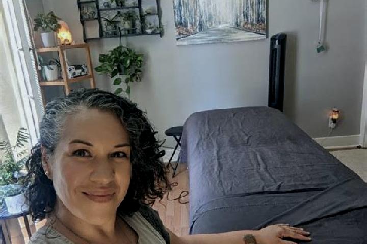Lucy, 39, a black grey-eyed caucasian companion based in Konzo. Offering Massage, Dinner Date, Couples. Available for incall and outcall, day and evening dates.