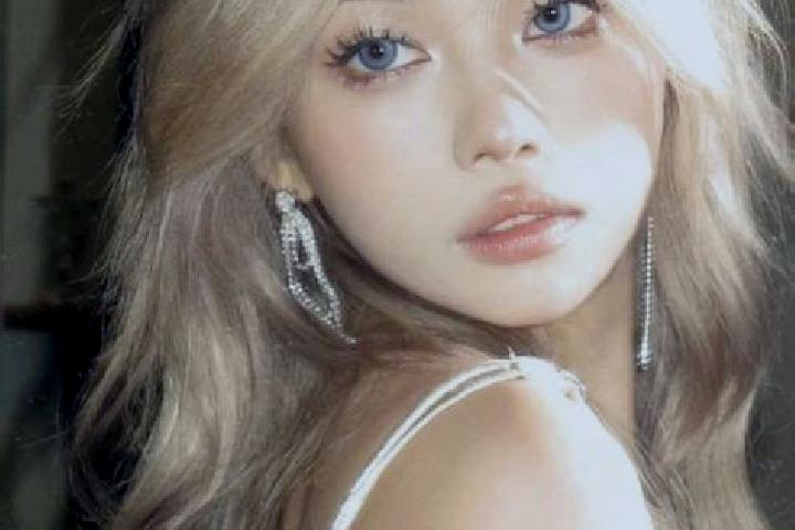 Lucy, 39, a blonde dark-eyed asian companion based in Occagno. Offering Overnight, GFE, A-Level. Available for incall and outcall, day and evening dates.