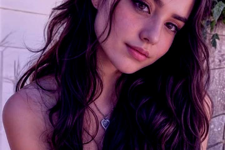 Luna, 20, a auburn brown-eyed middle eastern companion based in Mashhad. Offering Party Girl, BDSM, Tantra. Available for incall and outcall, day and evening...