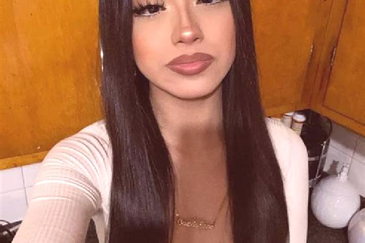 Luna, 20, a black amber-eyed latina companion based in Wonodadi. Offering Dinner Date, GFE, Party Girl. Available for incall and outcall, day and evening dates.
