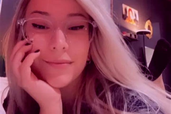 Luna, 20, a blonde amber-eyed indian companion based in Hanau am Main. Offering Fetish, BDSM, Tantra. Available for incall and outcall, overnight bookings av...