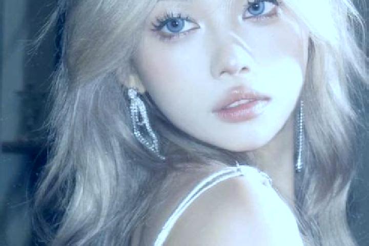 Luna, 20, a blonde blue-eyed asian companion based in Bochechky. Offering OWO, Fetish, Couples. Available for incall and outcall, day and evening dates.