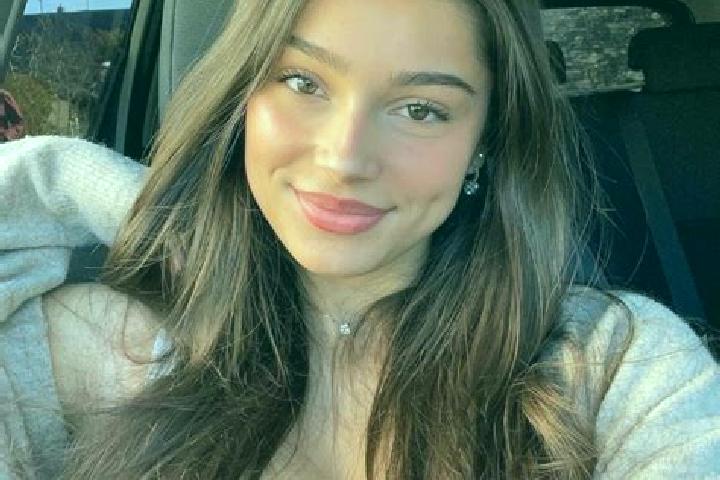 Luna, 20, a brunette dark-eyed indian companion based in Senanghati. Offering CIM, Erotic Massage, Girlfriend Experience, Party Girl. Available for incall an...