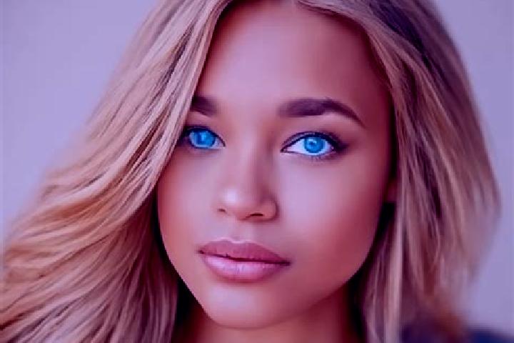 Luna, 20, a chestnut blue-eyed latina companion based in Pink Hill. Offering Deep French Kissing, 69, BDSM. Available for incall and outcall, day and evening...