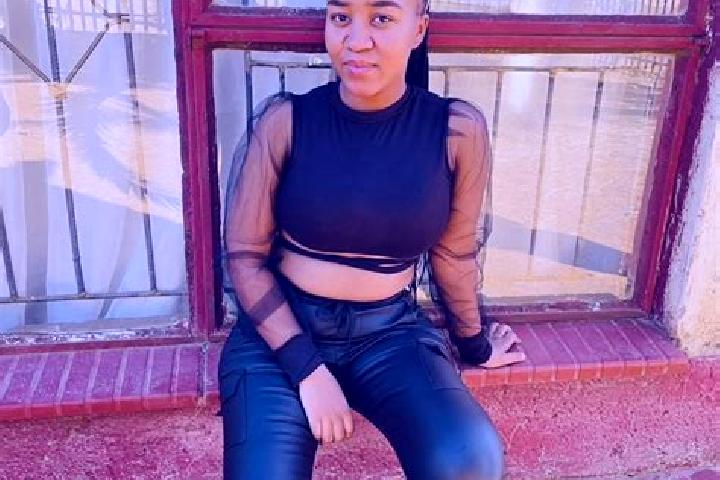 Luna, 20 — Escort in Alice, South Africa