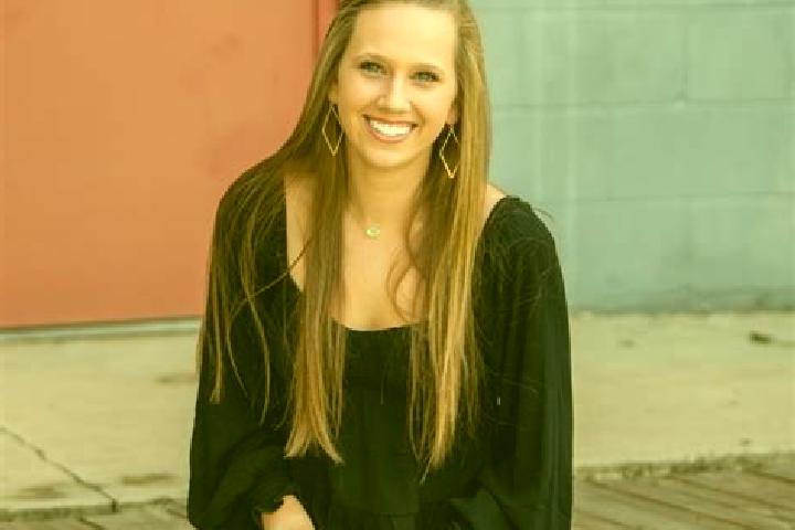 Luna, 20 — Escort in Fox Farm-College, United States