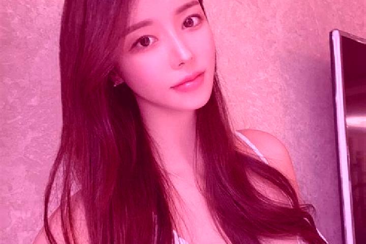 Luna, 20 — Escort in Fujisaki, Japan