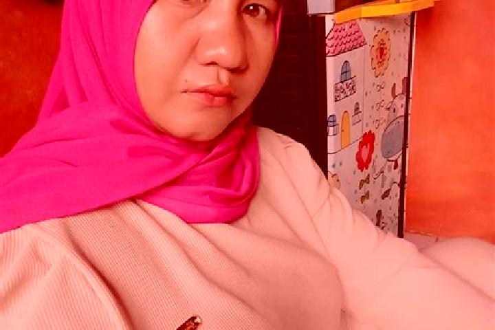 Luna, 20 — Escort in Gombong, Indonesia