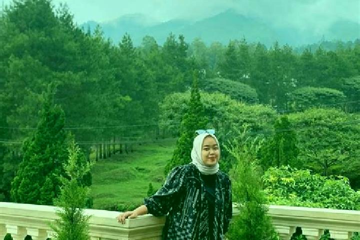 Luna, 20 — Escort in Klemunan, Indonesia