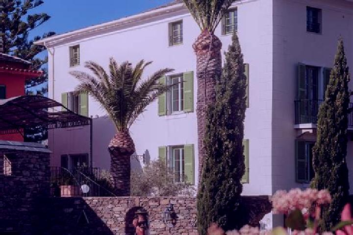 Luna, 20 — Escort in San-Martino-di-Lota, France