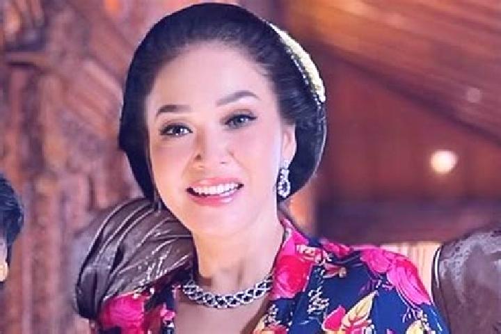 Luna, 20 — Escort in Siraman, Indonesia