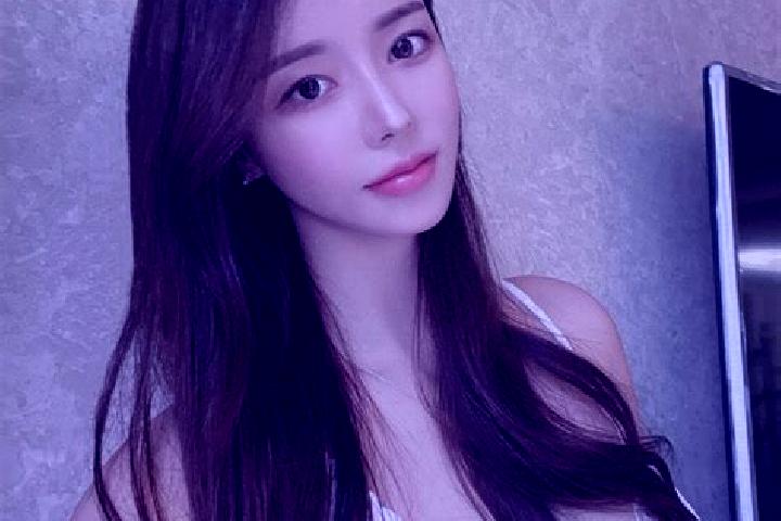 Luna, 20 — Escort in Waishan, China