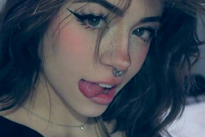 Luna, 21, a auburn dark-eyed caucasian companion based in Dighton. Offering OWO, A-Level, Party Girl. Available for incall and outcall, day and evening dates.