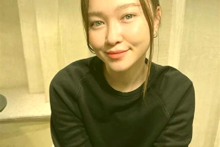Luna, 21, a chestnut blue-eyed asian companion based in Seaforth. Offering Duos, Party Girl, Roleplay, Tantra. Available for incall and outcall, overnight bo...