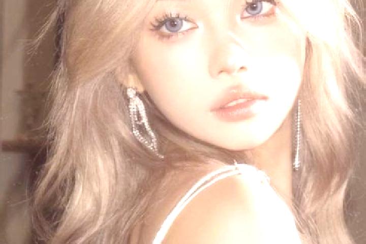 Luna, 21, a platinum blonde grey-eyed asian companion based in Lipscomb. Offering Domination, Duos. Available for incall and outcall, day and evening dates.