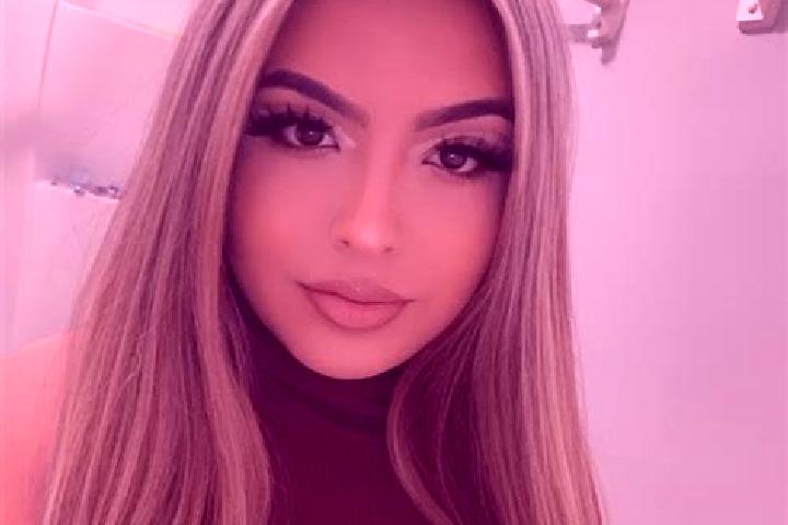 Luna, 21, a red blue-eyed mixed companion based in Bitgummole. Offering Domination, Striptease. Available for incall and outcall, day and evening dates.