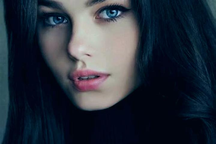 Luna, 21, a red grey-eyed slavic companion based in Cairu. Offering Overnight, Girlfriend Experience, Travel Companion. Available for incall and outcall, ove...