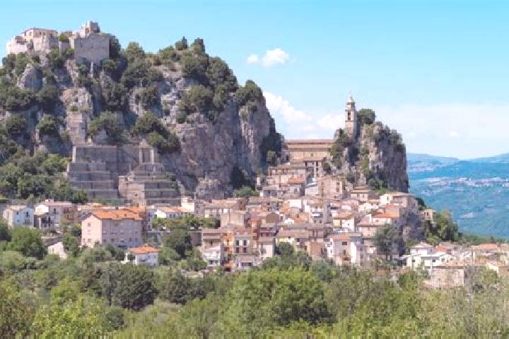 Luna, 21 — Escort in Bagnoli del Trigno, Italy