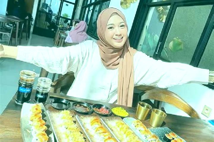 Luna, 21 — Escort in Demaan, Indonesia