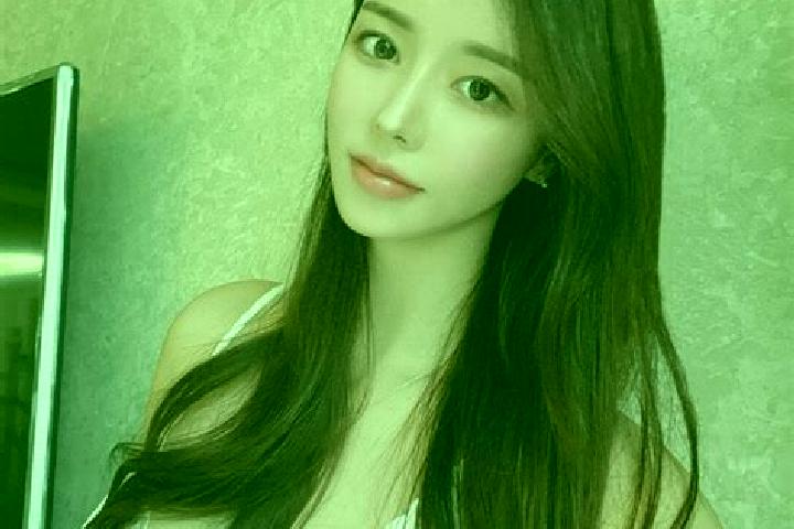 Luna, 21 — Escort in Dengli, China