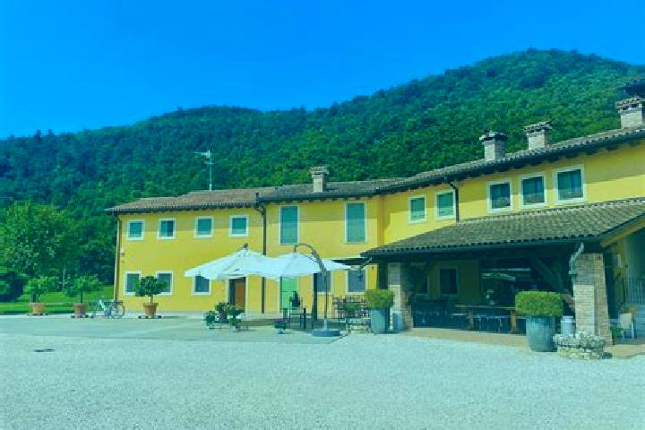 Luna, 21 — Escort in Montirone, Italy
