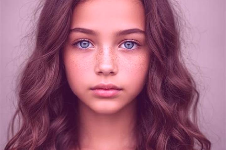 Luna, 22, a auburn grey-eyed european companion based in Saba Saba. Offering Party Girl, Girlfriend Experience, GFE. Available for incall and outcall, day an...