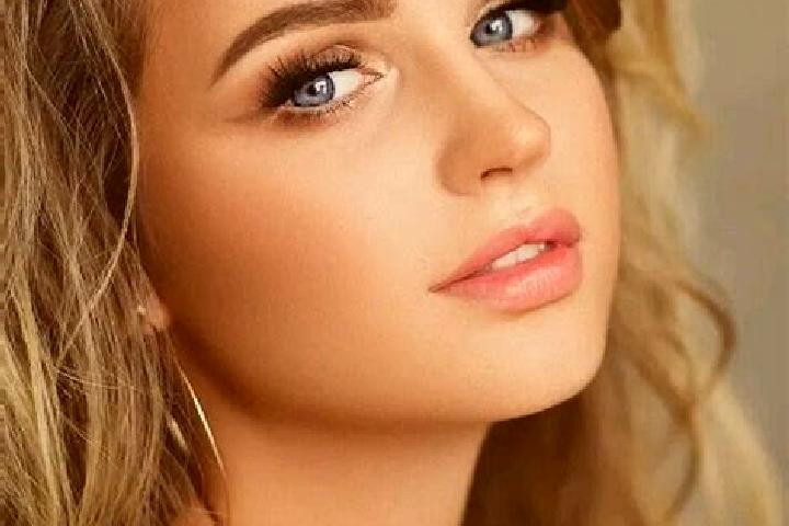 Luna, 22, a dark blonde blue-eyed asian companion based in Amuntai. Offering Striptease, Deep French Kissing, Domination, Dinner Date. Available for incall a...