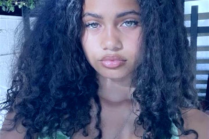Luna, 22, a red green-eyed mixed companion based in Parsberg. Offering Party Girl, Massage, Couples, Duos, Striptease. Available for incall and outcall, day ...