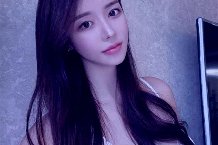 Luna, 22 — Escort in Dongdajie, China