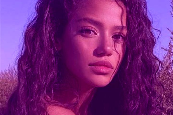 Luna, 23, a black brown-eyed latina companion based in Bidasio. Offering Domination, 69, Party Girl, Erotic Massage, Girlfriend Experience. Available for inc...