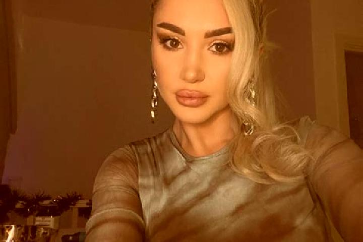 Luna, 23, a blonde grey-eyed ebony companion based in Pedrengo. Offering GFE, Duos, 69, Travel Companion, Dinner Date. Available for incall and outcall, day ...