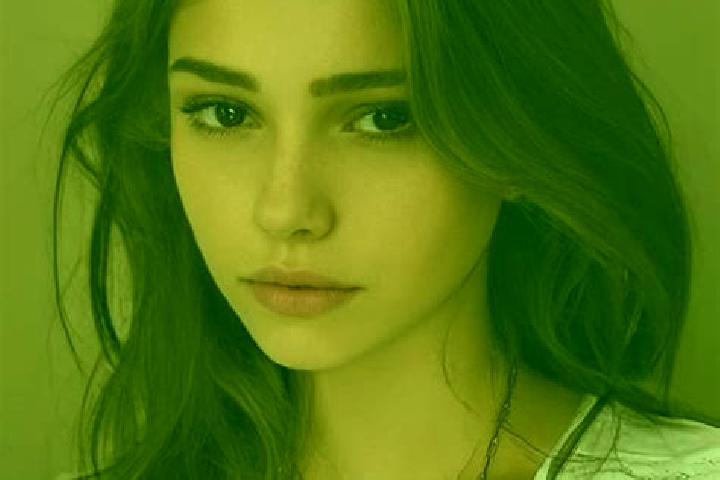 Luna, 23, a chestnut blue-eyed slavic companion based in Dura. Offering Dinner Date, Party Girl, GFE. Available for incall and outcall, day and evening dates.