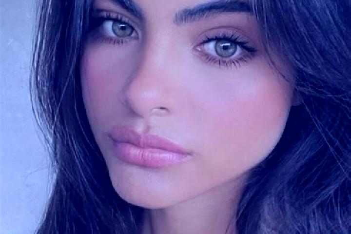 Luna, 23, a chestnut dark-eyed middle eastern companion based in Mekinje. Offering Tantra, OWO, GFE. Available for incall and outcall, day and evening dates.