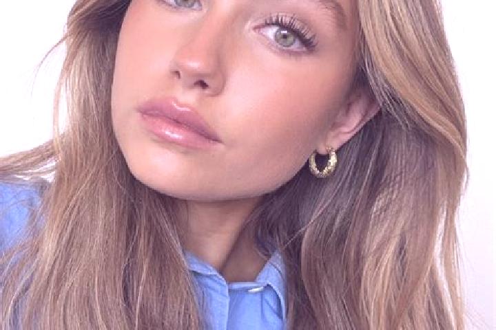 Luna, 23, a dark blonde green-eyed mixed companion based in Golfin. Offering A-Level, OWO. Available for incall and outcall, overnight bookings available.