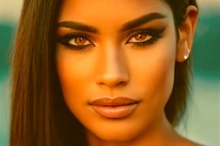 Luna, 23, a red grey-eyed latina companion based in Keroak. Offering Travel Companion, Domination, OWO. Available for incall and outcall, day and evening dates.