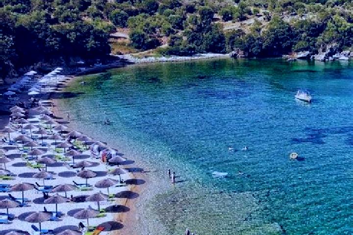 Luna, 23 — Escort in Agia Paraskevi, Greece