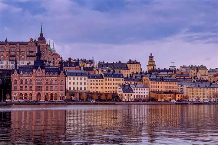 Luna, 23 — Escort in Barsloev, Sweden